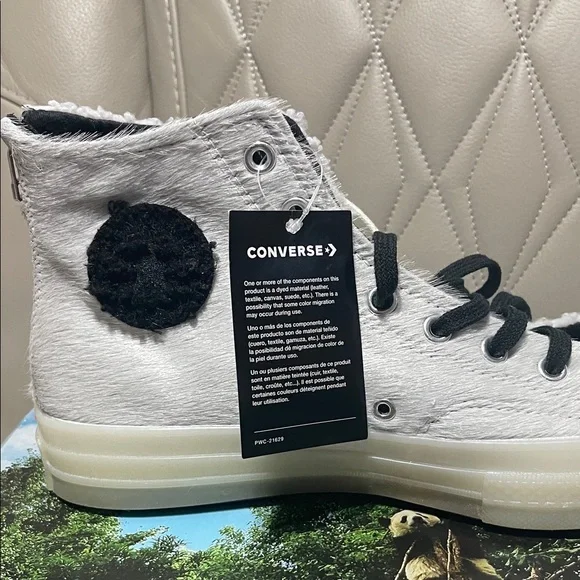 Converse Chuck 70 Low Top Sneakers in Cream & Black - Picture 8 of 12